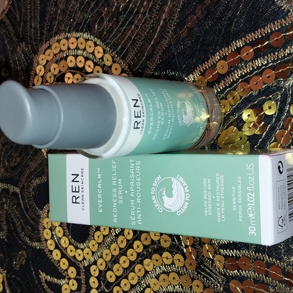 REN CLEAN SKINCARE EVERCALM REDNESS RELIEF SERUM Defends against free radicals.. - Picture 5 of 11